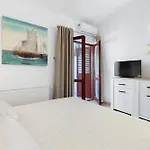 Black Pearl Guest house Tisno
