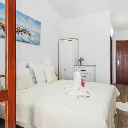 Gostinjska kuća Black Pearl Tisno