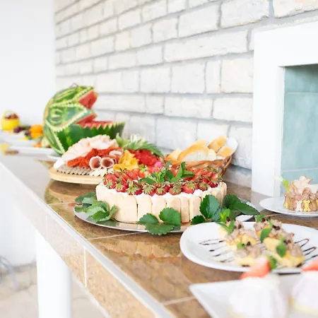 Black Pearl 3* Tisno