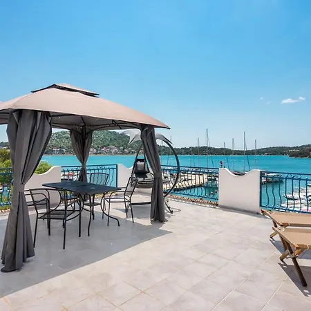 Black Pearl Guest house Tisno