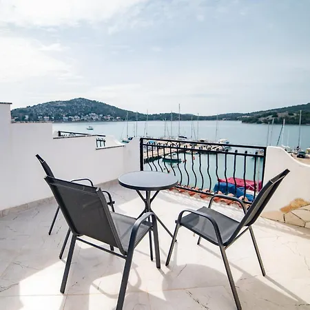 Gostinjska kuća Black Pearl 3*