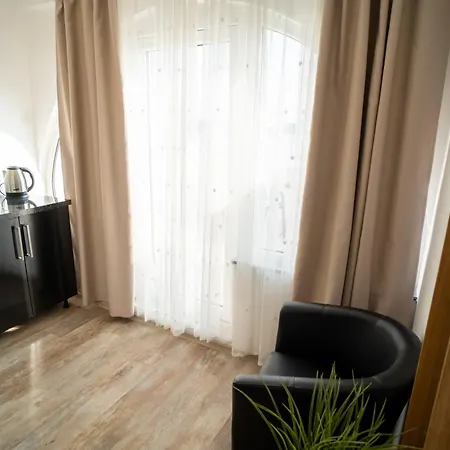 Black Pearl 3* Tisno