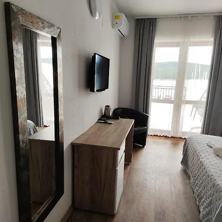 Black Pearl Guest house Tisno