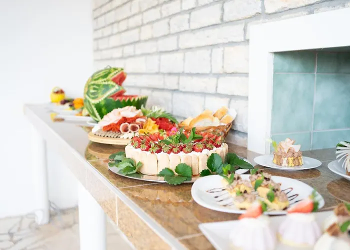 Black Pearl 3* Tisno