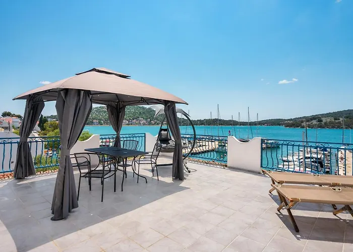 Black Pearl Gasthuis Tisno