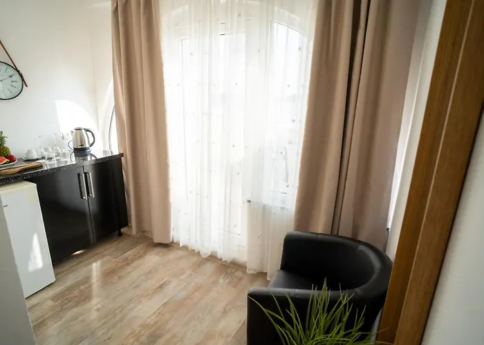 Black Pearl 3* Tisno