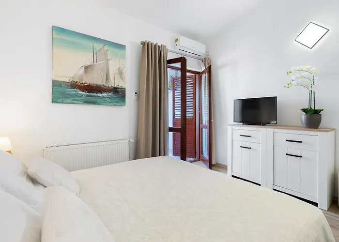 Black Pearl Gasthuis Tisno